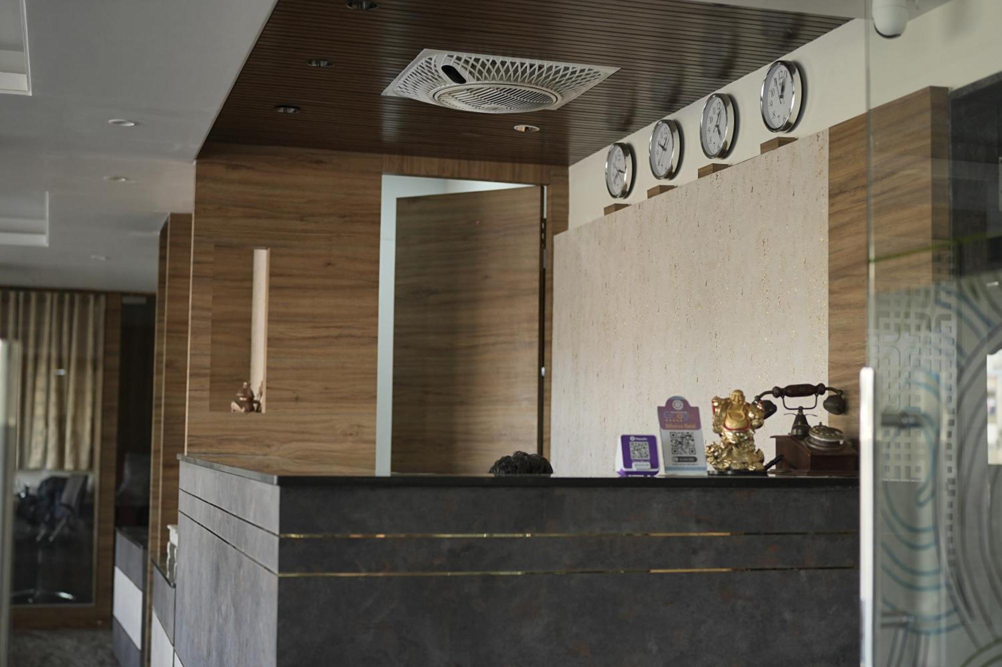 Atharva Hotel 古尔伯加 外观 照片